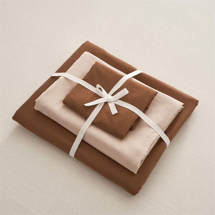 91家纺网 家纺一手货源 找家纺 卡迪熊家纺 2024新款ins风超柔褶皱亲肤磨毛水洗m四件套双拼系列 糖卡