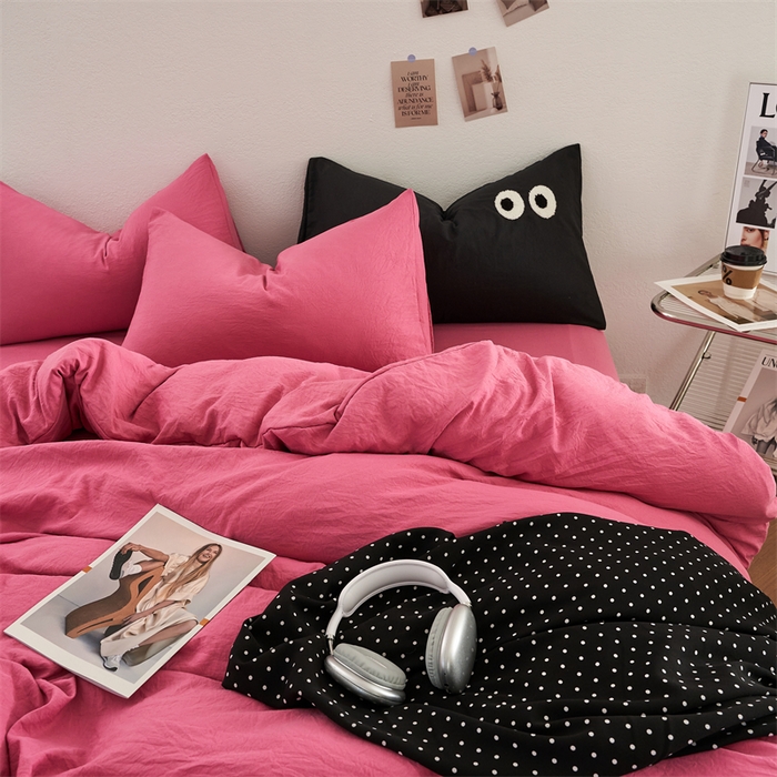 91家纺网 家纺一手货源 找家纺 卡迪熊家纺 2024新款ins风超柔褶皱亲肤磨毛水洗m四件套纯色系列 卡迪玫红