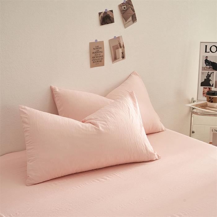 91家纺网 家纺一手货源 找家纺 卡迪熊家纺 2024新款ins风超柔褶皱亲肤磨毛水洗m四件套纯色系列 优雅粉