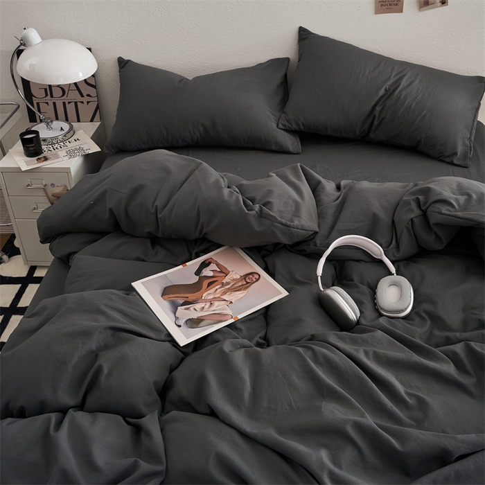 91家纺网 家纺一手货源 找家纺 卡迪熊家纺 2024新款ins风超柔褶皱亲肤磨毛水洗m四件套纯色系列 布鲁灰