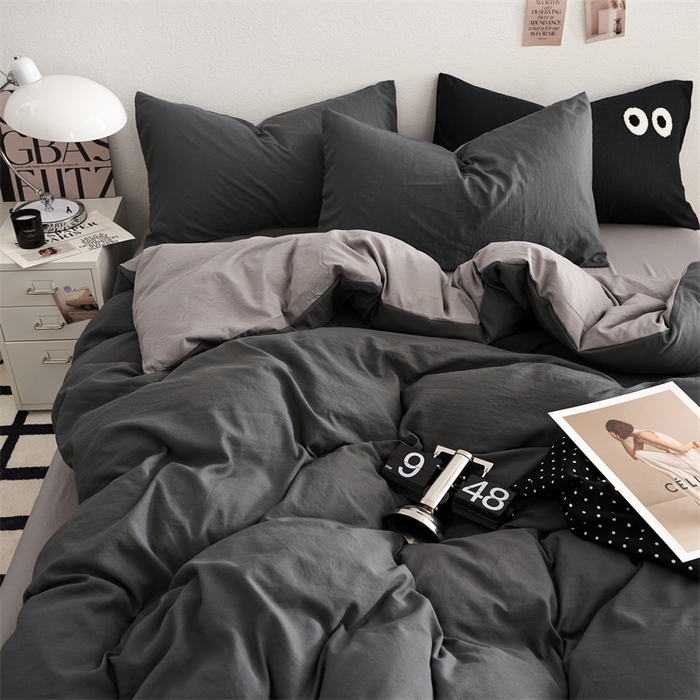 91家纺网 家纺一手货源 找家纺 卡迪熊家纺 2024新款ins风超柔褶皱亲肤磨毛水洗m四件套双拼系列 深浅灰