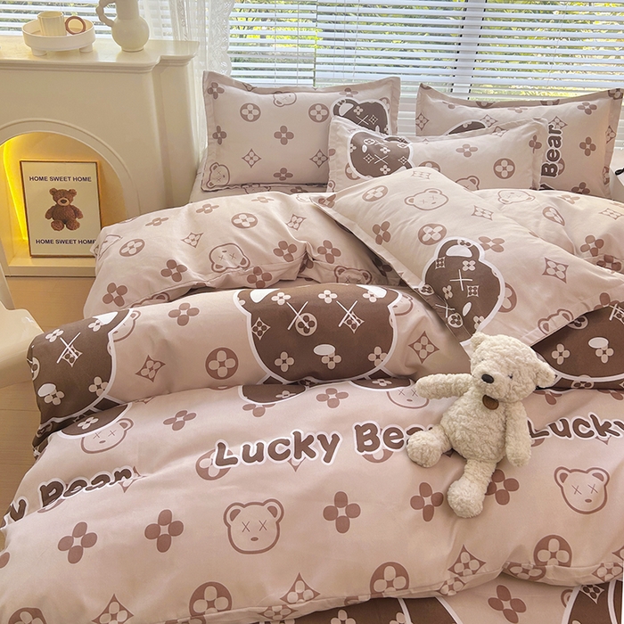 91家纺网 家纺一手货源 找家纺 2025新款直播爆款高克重植物羊绒四件套 幸运熊-咖