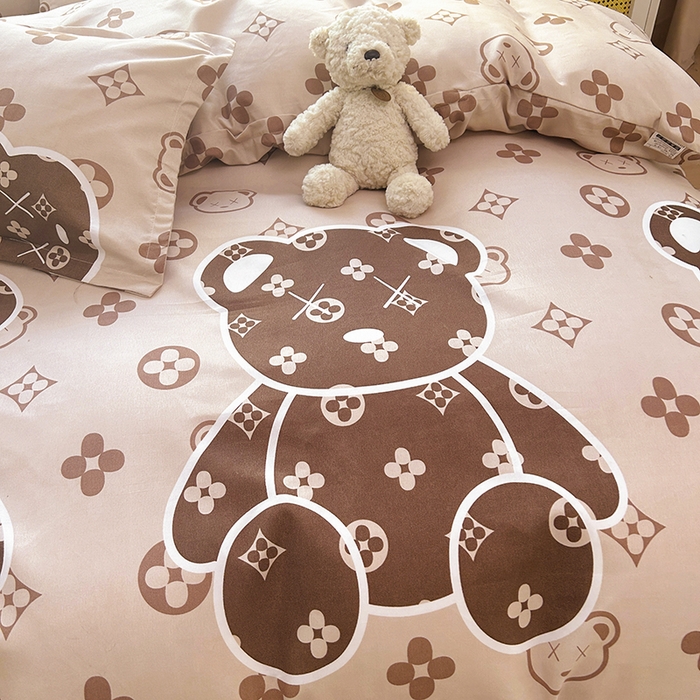 91家纺网 家纺一手货源 找家纺 2025新款直播爆款高克重植物羊绒四件套 幸运熊-咖