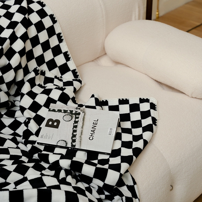 91家纺网 家纺一手货源 找家纺 （总）洋铭区 2021新款牛奶绒棋盘格毯子系列