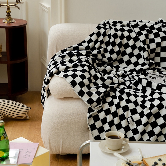 91家纺网 家纺一手货源 找家纺 （总）洋铭区 2021新款牛奶绒棋盘格毯子系列