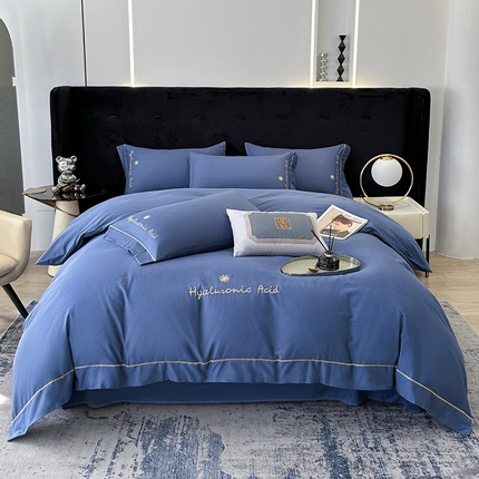 91家纺网 家纺一手货源 找家纺 （总）宇彬家纺 2024直播热爆新款13374全棉母婴级压线一字绣纯色刺绣四件套全棉贡缎新疆长绒字母款轻奢床上用品