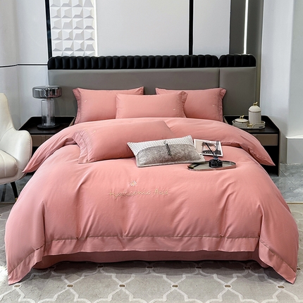 91家纺网 家纺一手货源 找家纺 （总）宇彬家纺 2024直播热爆新款13374全棉母婴级压线一字绣纯色刺绣四件套全棉贡缎新疆长绒字母款轻奢床上用品