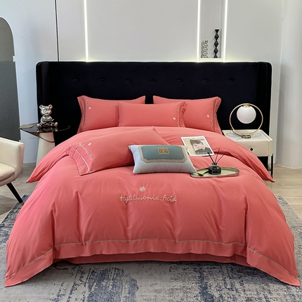 91家纺网 家纺一手货源 找家纺 （总）宇彬家纺 2024直播热爆新款13374全棉母婴级压线一字绣纯色刺绣四件套全棉贡缎新疆长绒字母款轻奢床上用品