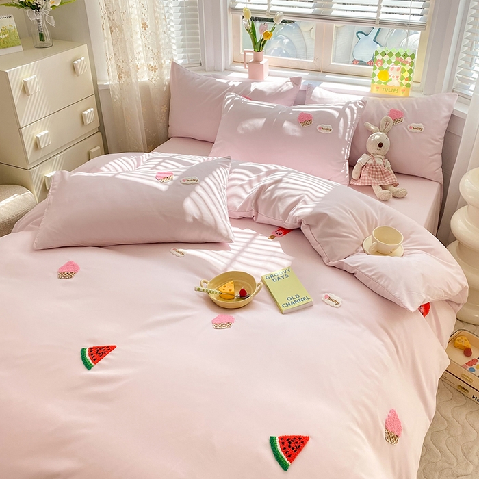 91家纺网 家纺一手货源 找家纺 欧冠家纺 2024春夏新品专版韩版四季款水洗棉毛巾绣四件套 西瓜