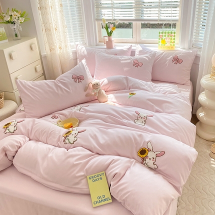 欧冠家纺 2024春夏新品专版韩版四季款水洗棉毛巾绣四件套 兔宝贝-粉
