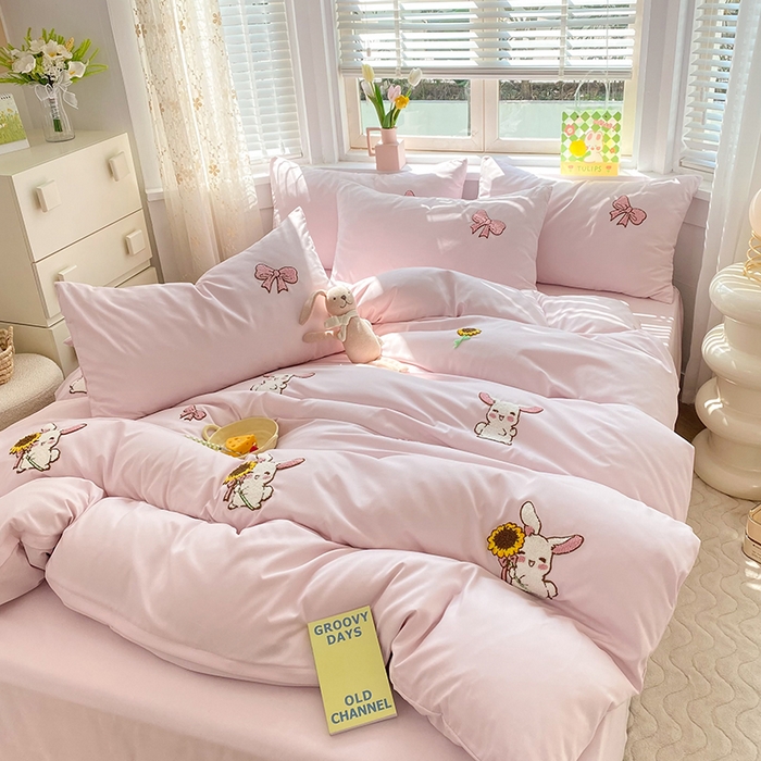 91家纺网 家纺一手货源 找家纺 欧冠家纺 2024春夏新品专版韩版四季款水洗棉毛巾绣四件套 兔宝贝-粉