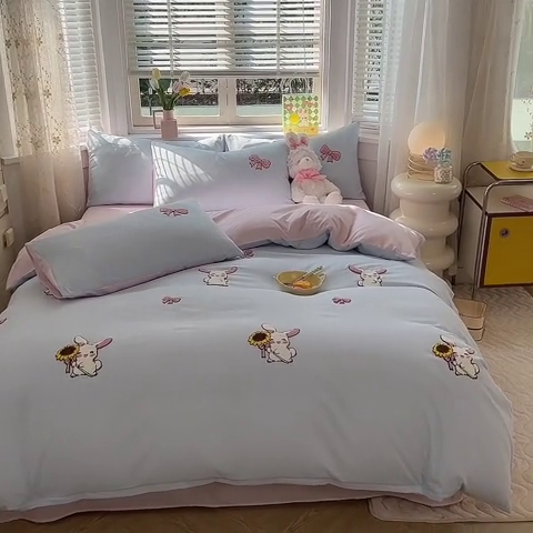 91家纺网 家纺一手货源 找家纺 欧冠家纺 2024春夏新品专版韩版四季款水洗棉毛巾绣四件套 兔宝贝-兰