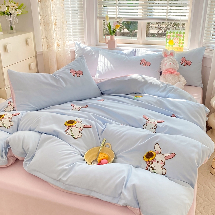 91家纺网 家纺一手货源 找家纺 欧冠家纺 2024春夏新品专版韩版四季款水洗棉毛巾绣四件套 兔宝贝-兰