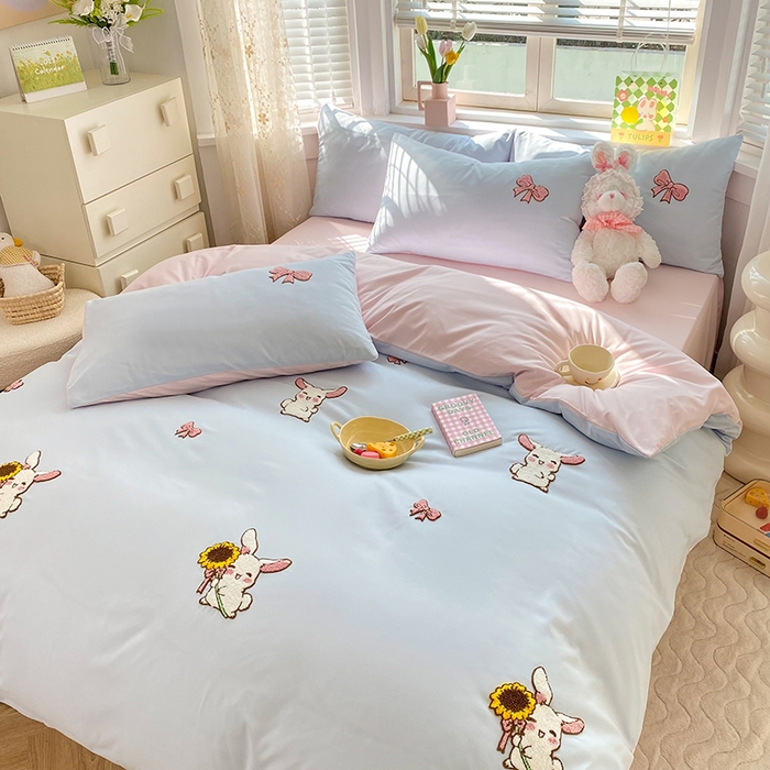 91家纺网 家纺一手货源 找家纺 欧冠家纺 2024春夏新品专版韩版四季款水洗棉毛巾绣四件套 兔宝贝-兰