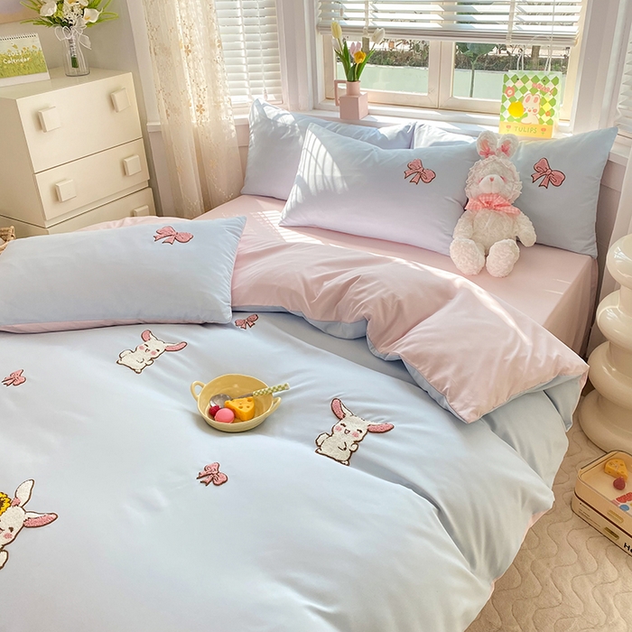 91家纺网 家纺一手货源 找家纺 欧冠家纺 2024春夏新品专版韩版四季款水洗棉毛巾绣四件套 兔宝贝-兰