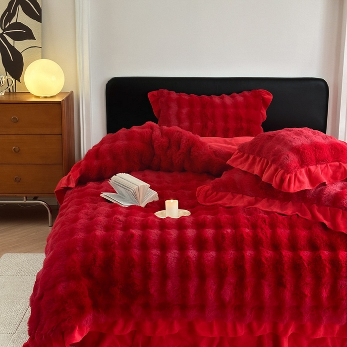 91家纺网 家纺一手货源 找家纺 （总）淑女公社家纺 2024新款580克高克重仿皮草獭兔毛绒大泡泡四件套牛奶绒床裙款