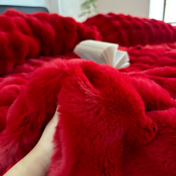 91家纺网 家纺一手货源 找家纺 （总）淑女公社家纺 2024新款580克高克重仿皮草獭兔毛绒大泡泡四件套牛奶绒床裙款