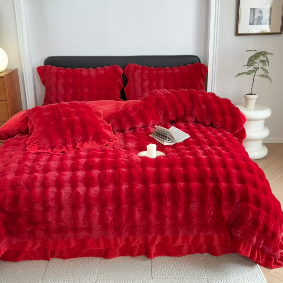 91家纺网 家纺一手货源 找家纺 （总）淑女公社家纺 2024新款580克高克重仿皮草獭兔毛绒大泡泡四件套牛奶绒床裙款