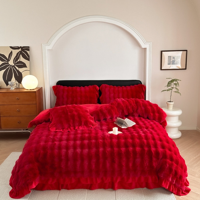 91家纺网 家纺一手货源 找家纺 （总）淑女公社家纺 2024新款580克高克重仿皮草獭兔毛绒大泡泡四件套牛奶绒床裙款