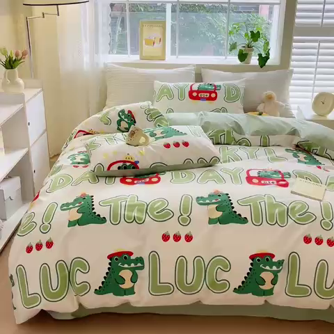 91家纺网 家纺一手货源 找家纺 清雅福 2024春夏新品喷气全棉13372印花系列-单被套 小鳄鱼日记