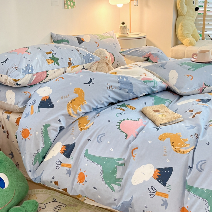 91家纺网 家纺一手货源 找家纺 吉象家纺 2024新款全棉印花卡通四件套系列 恐龙乐园