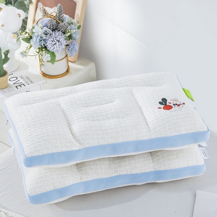 91家纺网 家纺一手货源 找家纺 纽乐家纺 2024新款针织棉儿童分区枕 天空蓝30*50一只