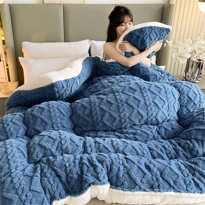 91家纺网 家纺一手货源 找家纺 永耀家纺 2024新款加厚塔芙绒冬被牛奶绒羊羔绒被子北极绒被芯 宝石蓝