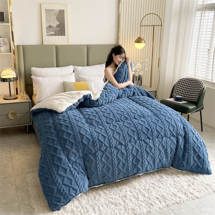 91家纺网 家纺一手货源 找家纺 永耀家纺 2024新款加厚塔芙绒冬被牛奶绒羊羔绒被子北极绒被芯 宝石蓝