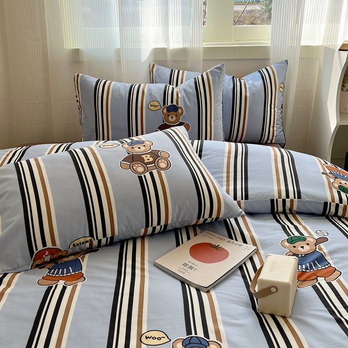 91家纺网 家纺一手货源 找家纺 六巷胡同 2024新款ins元气卡通风40支全棉13372面料四件套 棒球抱抱熊