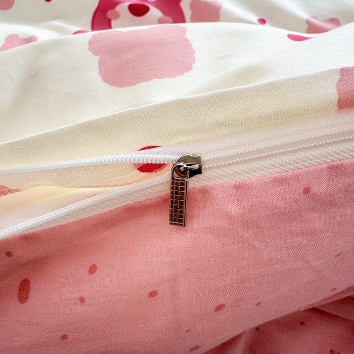 91家纺网 家纺一手货源 找家纺 清雅福 2024新款全棉13372小清新活性印花单被套 开心草莓熊