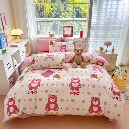 91家纺网 家纺一手货源 找家纺 清雅福 2024新款全棉13372小清新活性印花四件套 开心草莓熊