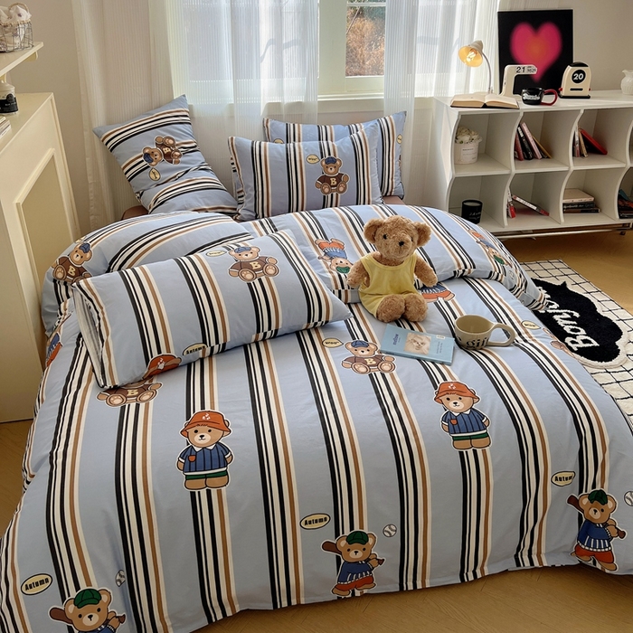 91家纺网 家纺一手货源 找家纺 六巷胡同 2024新款ins元气卡通风40支全棉13372面料四件套 棒球抱抱熊