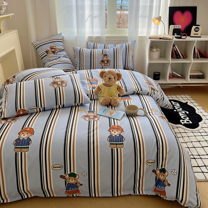 91家纺网 家纺一手货源 找家纺 六巷胡同 2024新款ins元气卡通风40支全棉13372面料四件套 棒球抱抱熊