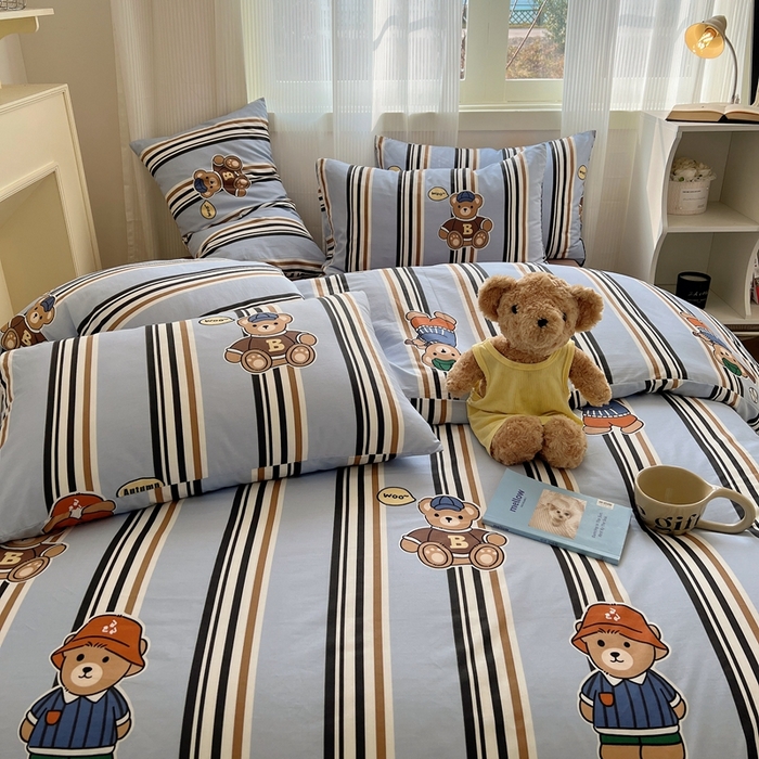 91家纺网 家纺一手货源 找家纺 六巷胡同 2024新款ins元气卡通风40支全棉13372面料四件套 棒球抱抱熊