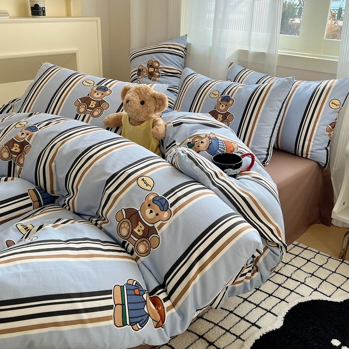 91家纺网 家纺一手货源 找家纺 六巷胡同 2024新款ins元气卡通风40支全棉13372面料四件套 棒球抱抱熊