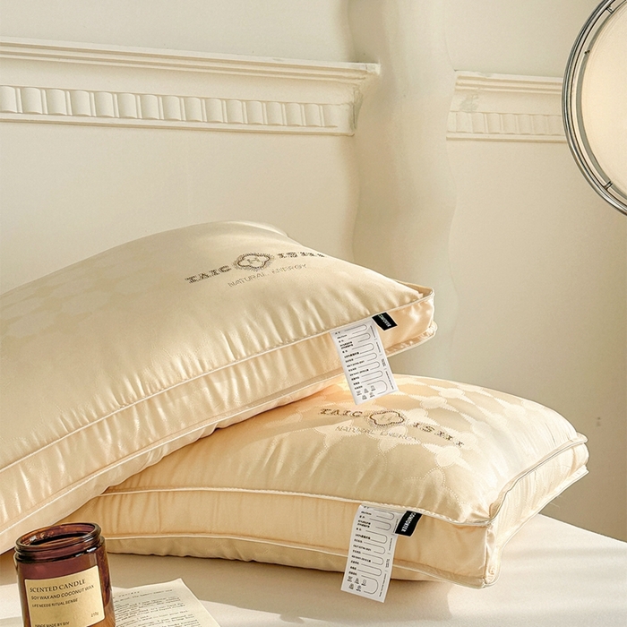 91家纺网 家纺一手货源 找家纺 元元被芯 2024新款60s天丝超柔贡缎提花羽丝枕 金色-风格一