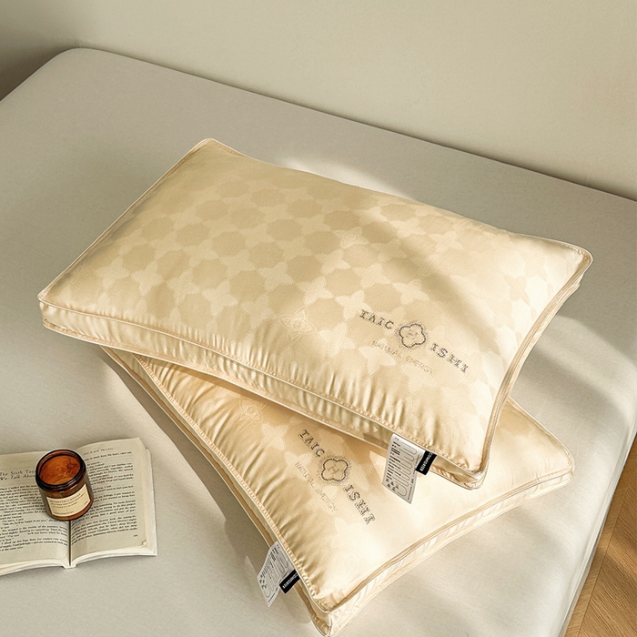 91家纺网 家纺一手货源 找家纺 元元被芯 2024新款60s天丝超柔贡缎提花羽丝枕 金色-风格一