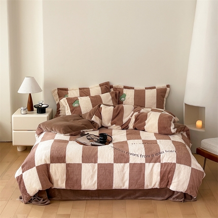 91家纺网 家纺一手货源 找家纺 名品优仓 2024新款兔毛绒牛奶绒绣花四件套 兔绒伽罗-贵族咖