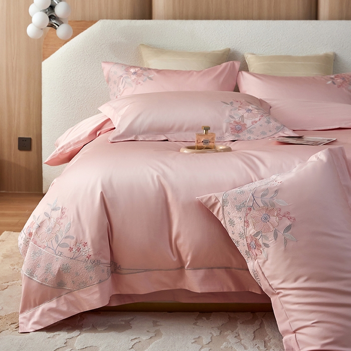 91家纺网 家纺一手货源 找家纺 宏羽纺 2023新款高支高密全棉绣花四件套--花间意境 美男粉