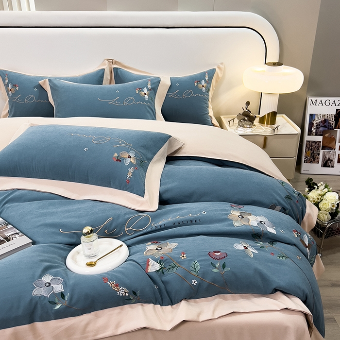 91家纺网 家纺一手货源 找家纺 欧冠家纺 2024新款四季款锦棉绣花盛夏光年四件套 盛夏光年-英蓝