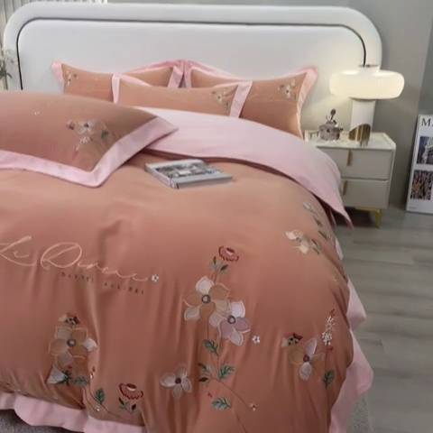 91家纺网 家纺一手货源 找家纺 欧冠家纺 2024新款四季款锦棉绣花盛夏光年四件套 盛夏光年-胭脂橙