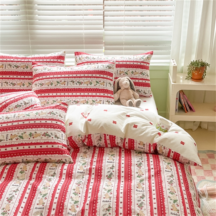 91家纺网 家纺一手货源 找家纺 曼之夏 2024新款13372全棉印花四件套 草莓兔兔