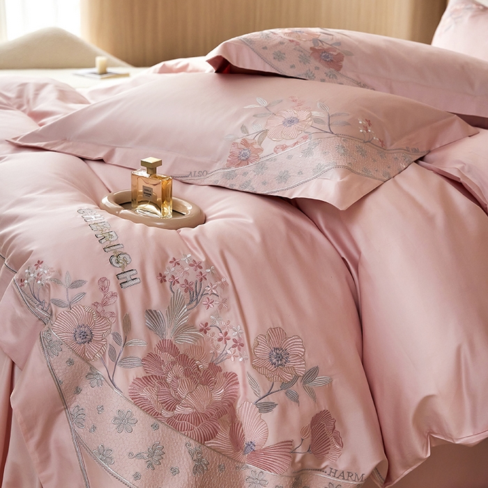 91家纺网 家纺一手货源 找家纺 宏羽纺 2023新款高支高密全棉绣花四件套--花间意境 美男粉