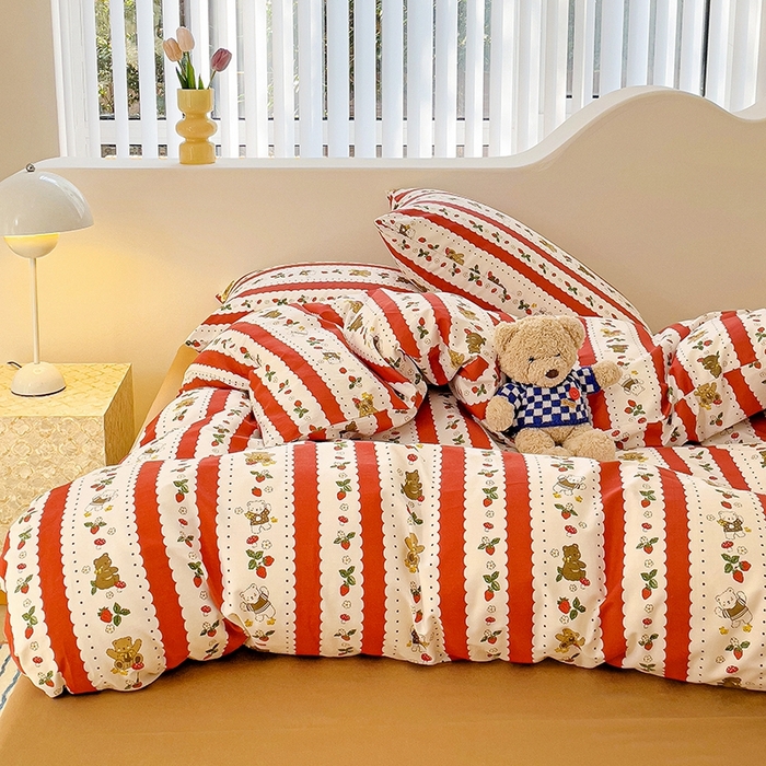 91家纺网 家纺一手货源 找家纺 珺柔家纺 2024新款40支13070全棉印花四件套 草莓棕熊