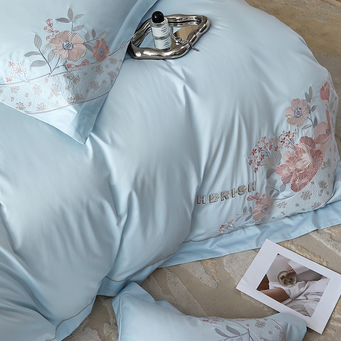 91家纺网 家纺一手货源 找家纺 宏羽纺 2023新款高支高密全棉绣花四件套--花间意境 西子蓝