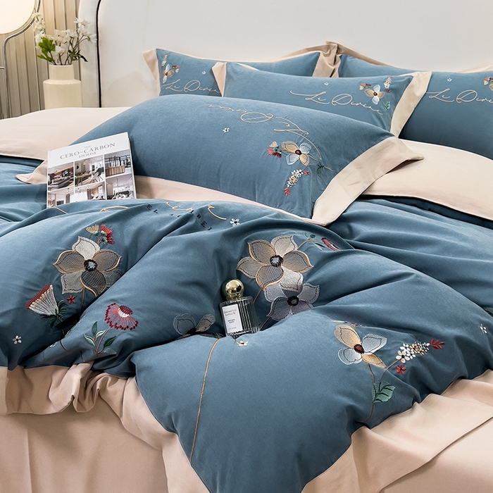 91家纺网 家纺一手货源 找家纺 欧冠家纺 2024新款四季款锦棉绣花盛夏光年四件套 盛夏光年-英蓝