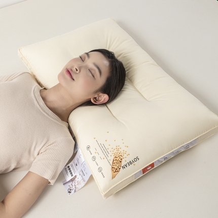 91家纺网 家纺一手货源 找家纺 （总）麦肯锡 2024新款A类母婴全棉大豆蛋白枕-模特图