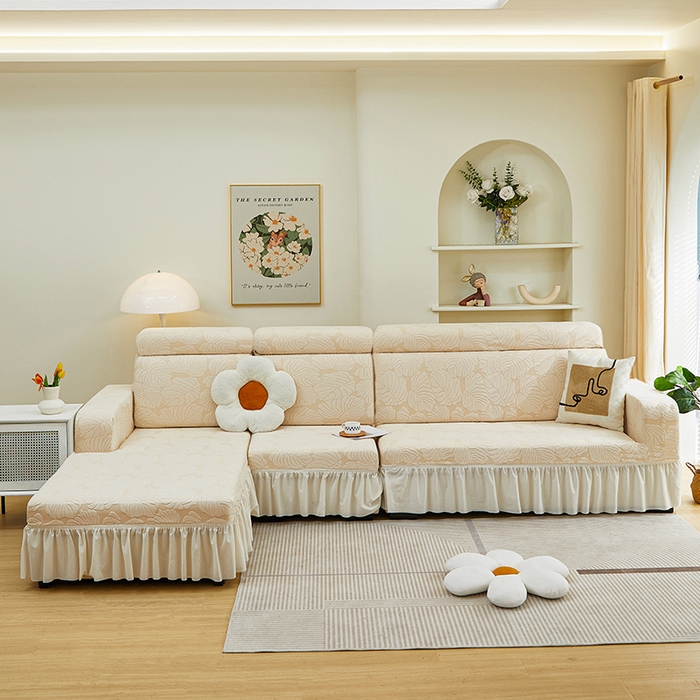 91家纺网 家纺一手货源 找家纺 丝绮鹿 2024新款羊羔绒沙发套裙边款（枫叶） 象牙黄