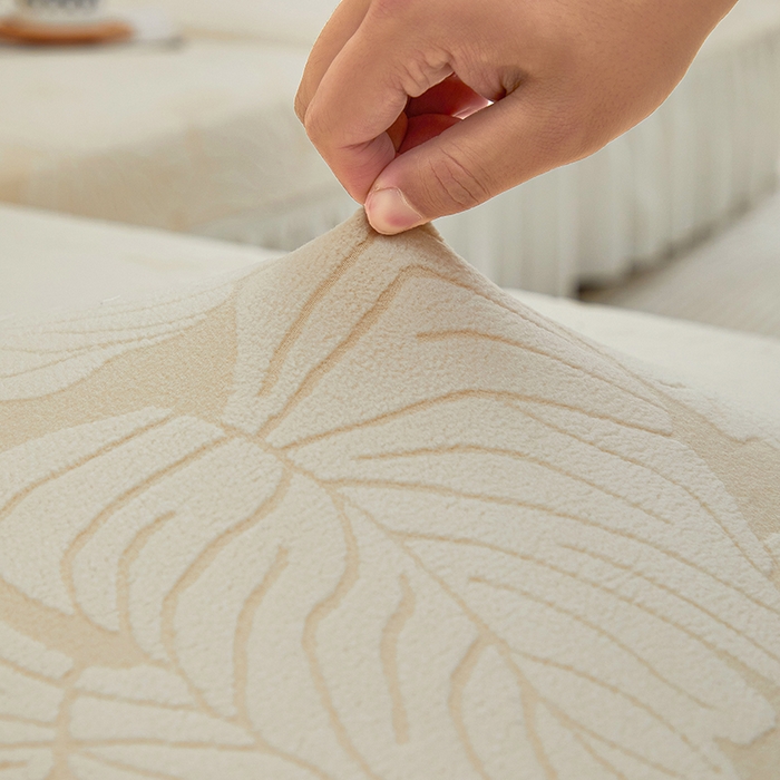 91家纺网 家纺一手货源 找家纺 丝绮鹿 2024新款羊羔绒沙发套裙边款（枫叶） 象牙黄