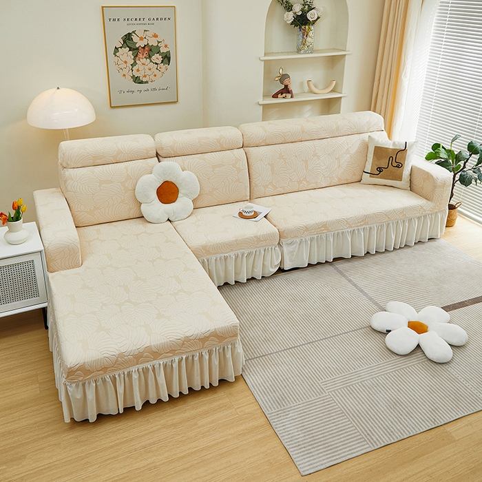 91家纺网 家纺一手货源 找家纺 丝绮鹿 2024新款羊羔绒沙发套裙边款（枫叶） 象牙黄